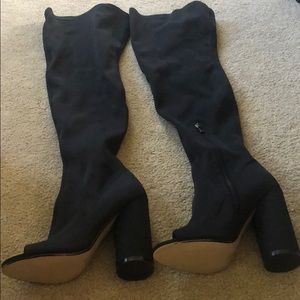 BLACK THIGH HIGH HEELS